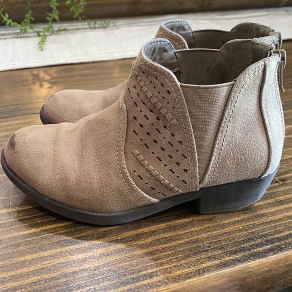 Tan girl bootie shoe - Picture 4 of 5